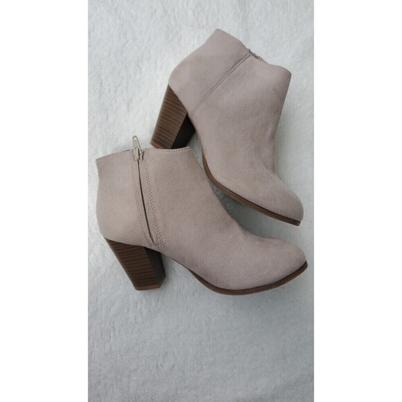NEW OLD NAVY Size 7 FAUX SUEDE‎ LEATHER HIGH HEEL BOOTIES SAGE Beige ANKLE BOOTS - Picture 3 of 13